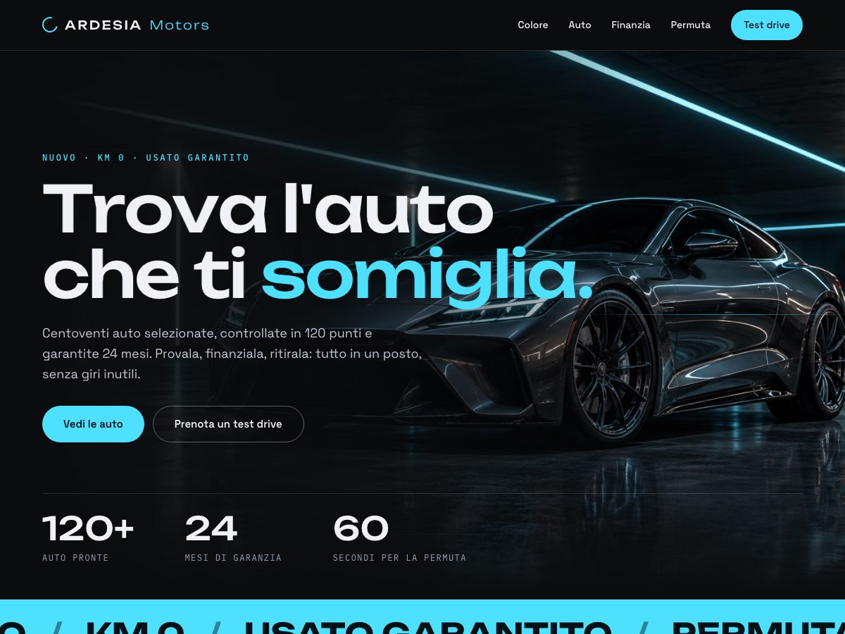 Anteprima del concept Ardesia Motors: sito per concessionaria in nero grafite e ciano con un coupé scuro in un showroom notturno.